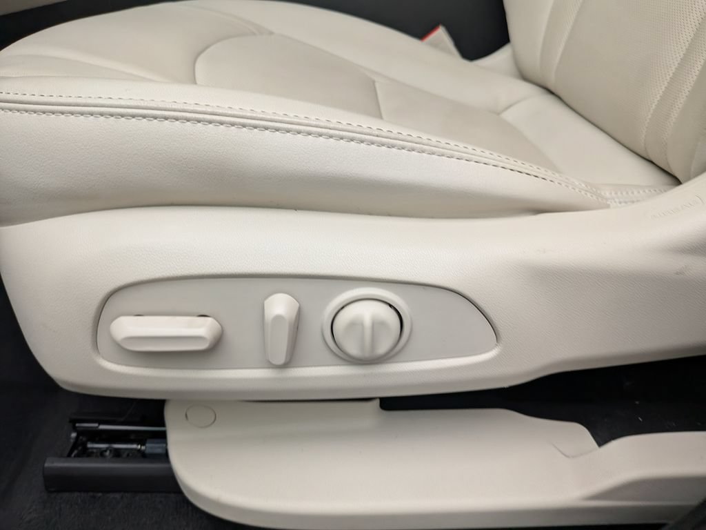 Used 2024 Buick Enclave Essence AWD/4WD image 34