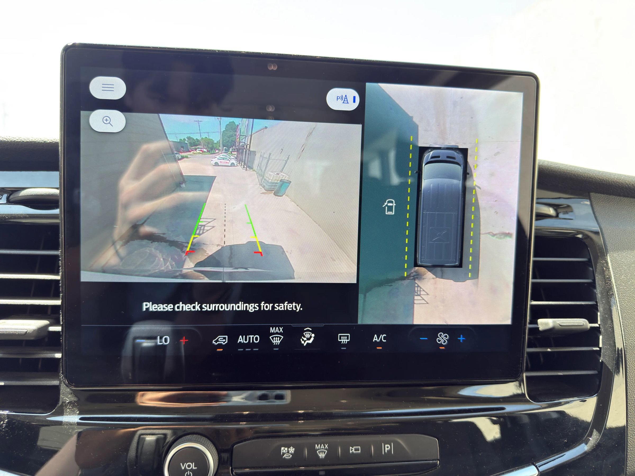 Used 2023 Ford Transit 350 XLT image 13