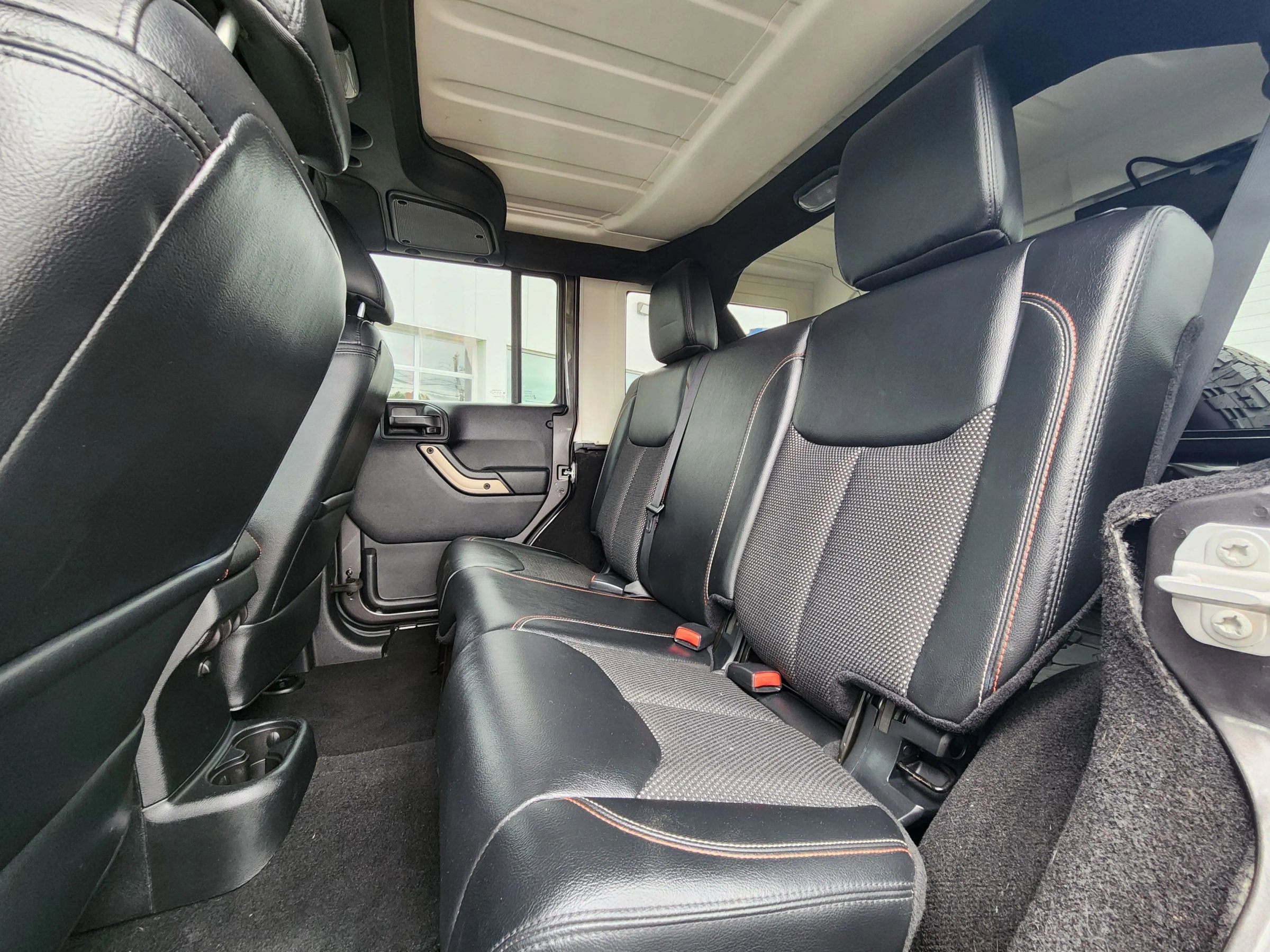 Used 2016 Jeep Wrangler Unlimited Sahara image 40