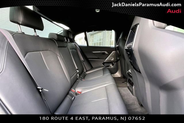 Used 2025 BMW M5 w/ Carbon Package image 20