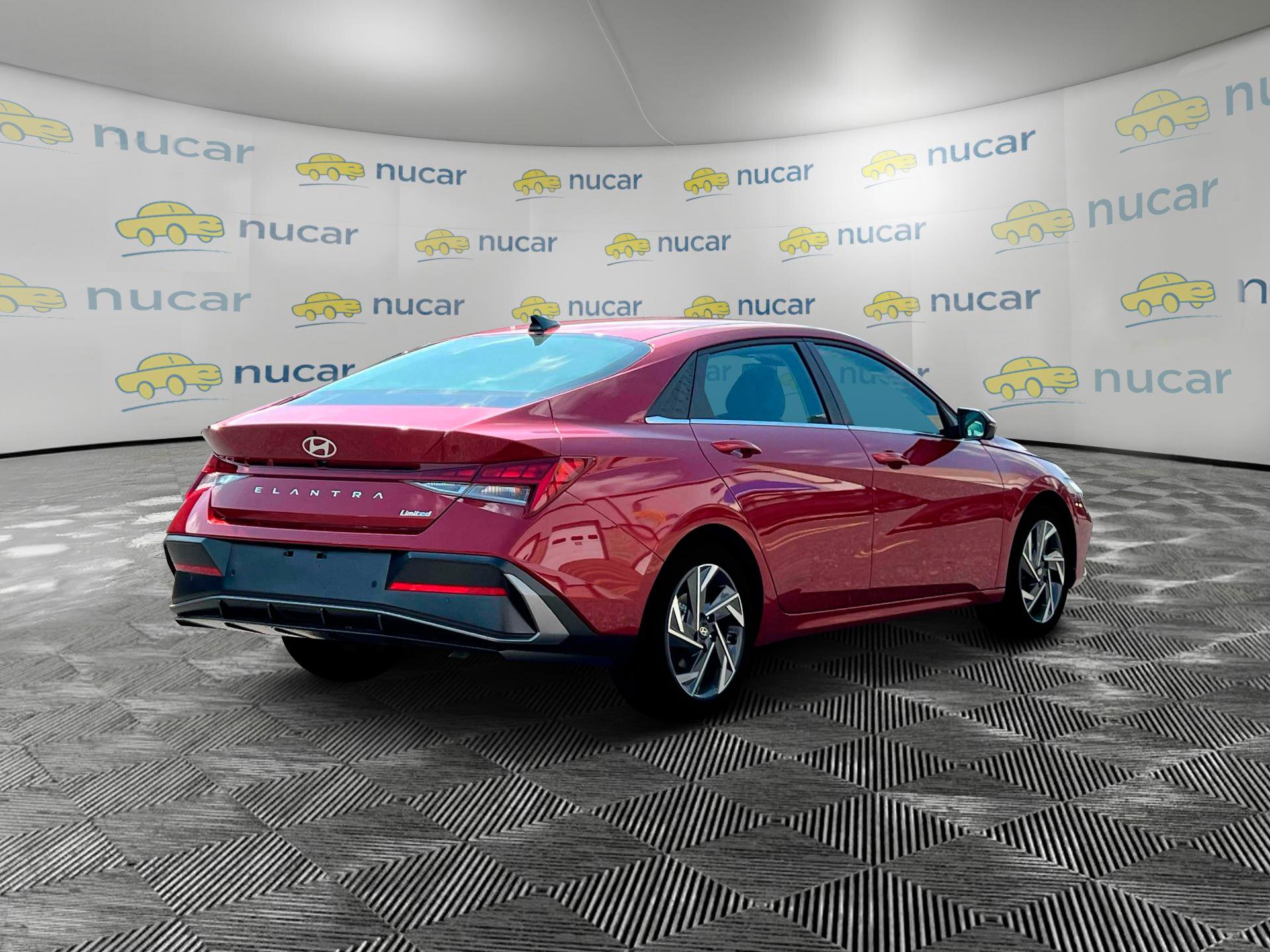 Used 2025 Hyundai Elantra Limited image 7