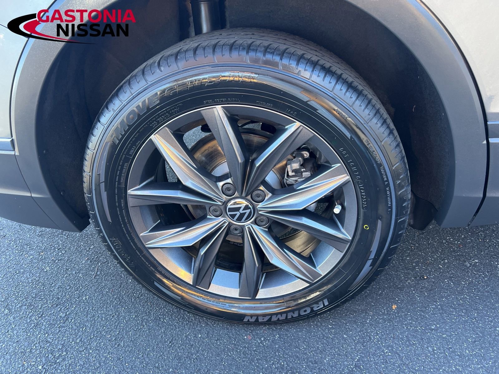 Used 2023 Volkswagen Tiguan SE image 18