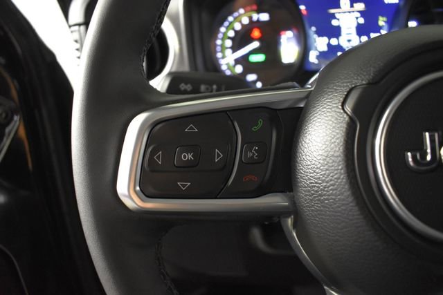 Used 2025 Jeep Wrangler Unlimited Sahara AWD/4WD image 16