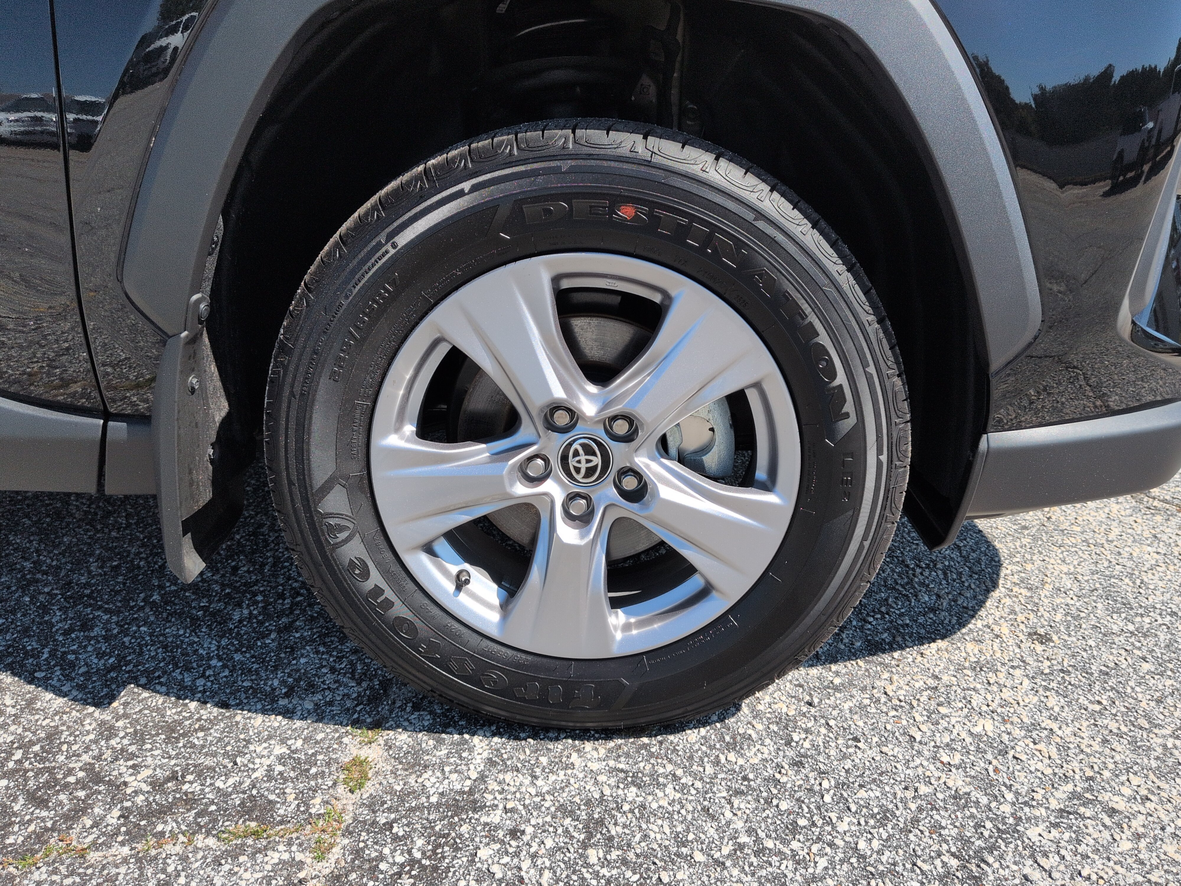 Used 2025 Toyota RAV4 XLE w/ Convenience Package FWD image 9
