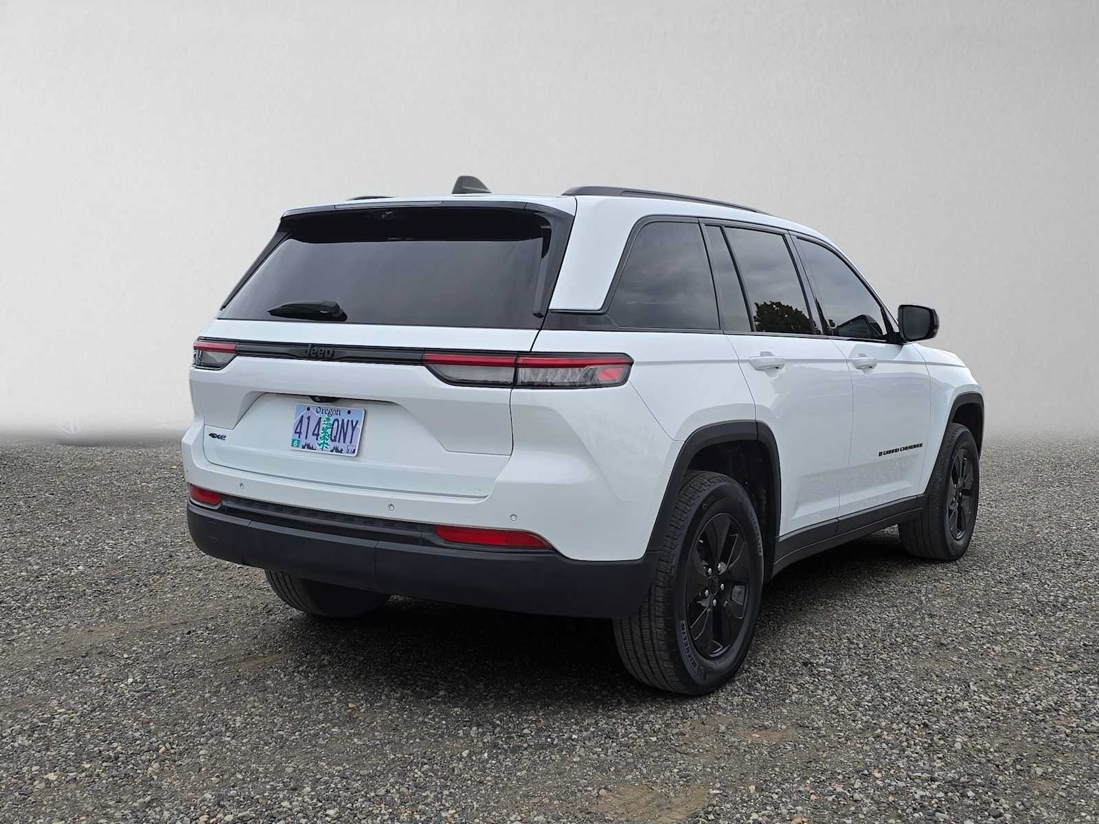 Used 2022 Jeep Grand Cherokee Limited 4xe w/ Luxury Tech Group II AWD/4WD image 3
