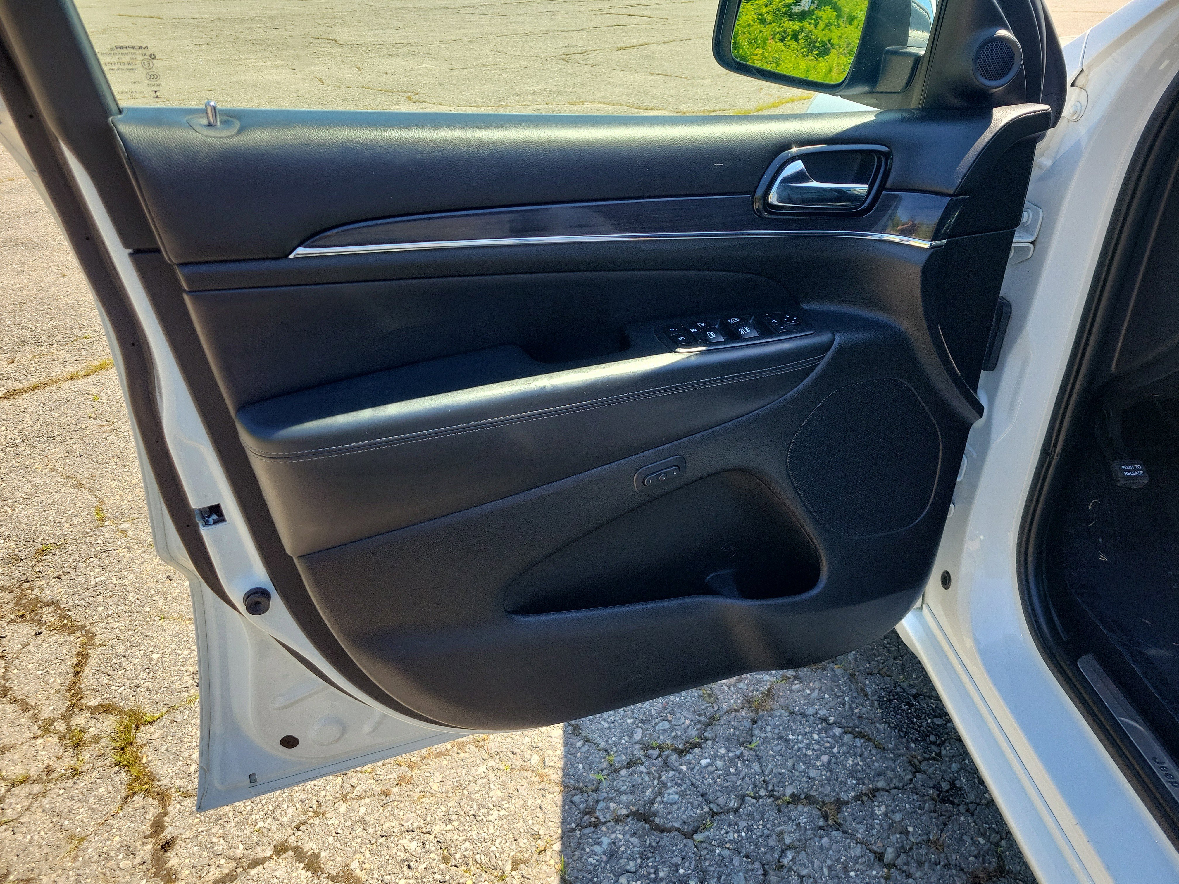 Used 2020 Jeep Grand Cherokee Overland AWD/4WD image 15