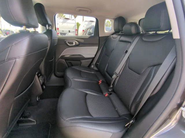 Certified 2022 Jeep Compass Latitude FWD image 15