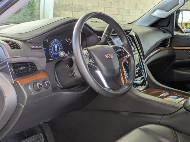 Used 2018 Cadillac Escalade ESV Luxury image 2
