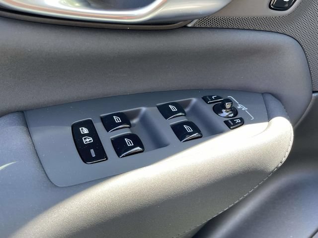 New 2026 Volvo XC90 B5 Core AWD/4WD image 32