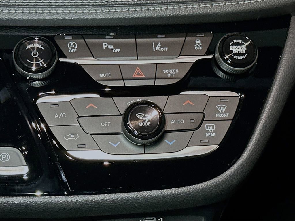 New 2026 Chrysler Pacifica Select AWD/4WD image 11