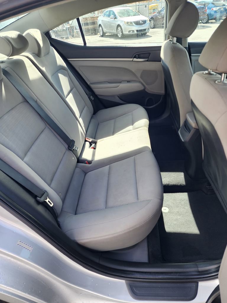Used 2017 Hyundai Elantra SE FWD image 7