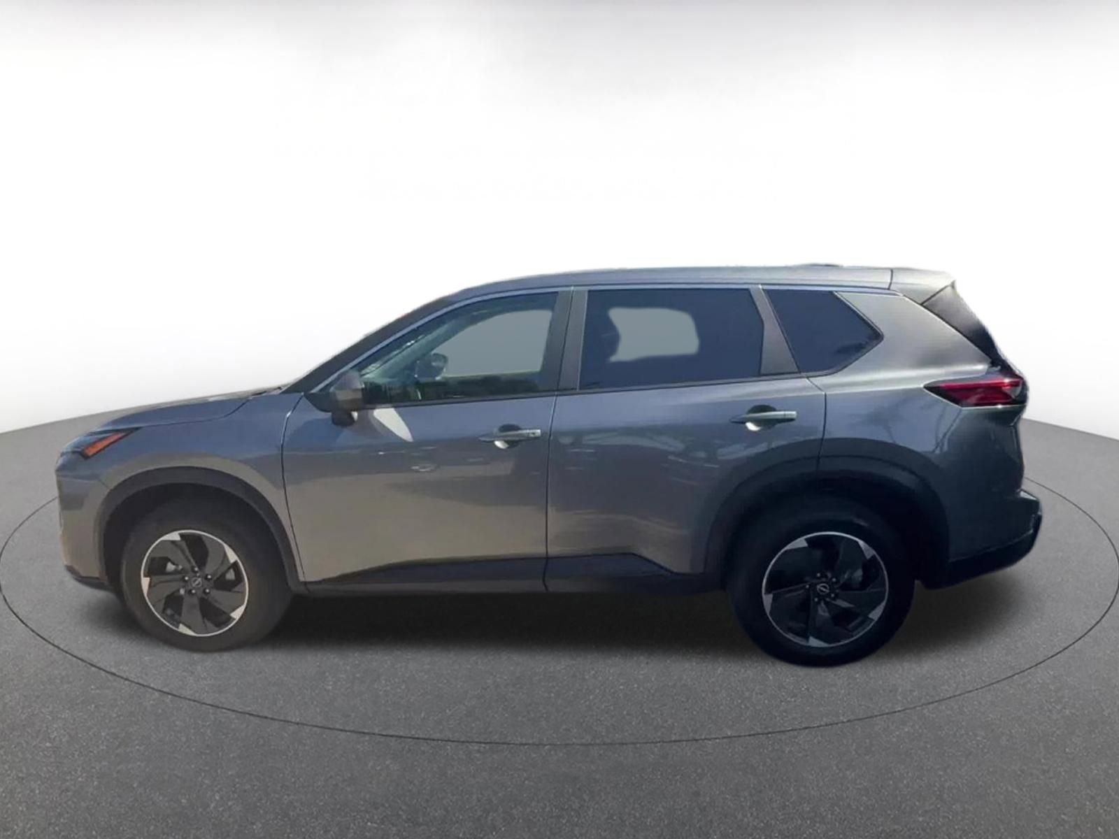 Used 2025 Nissan Rogue SV FWD image 9