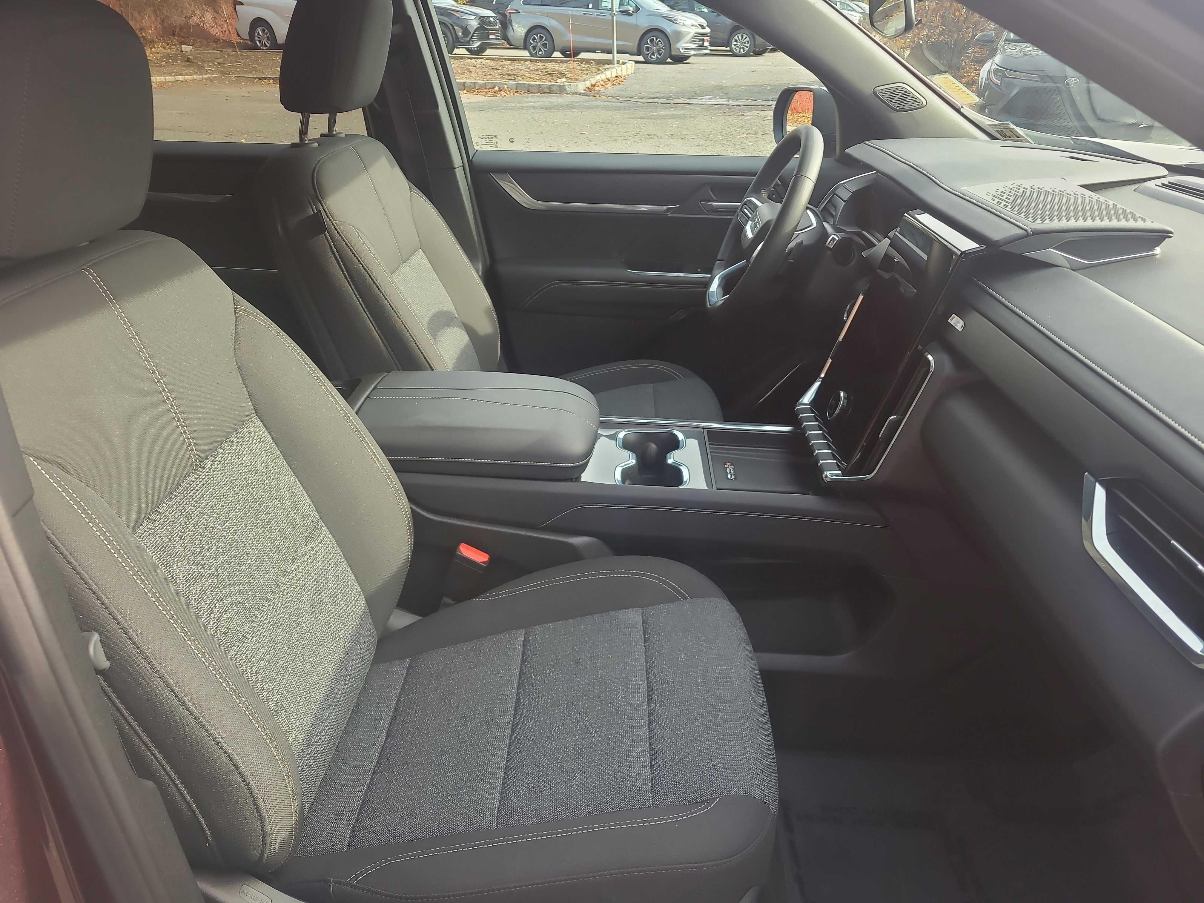 Used 2025 GMC Acadia Elevation w/ LPO, All-Weather Package image 18