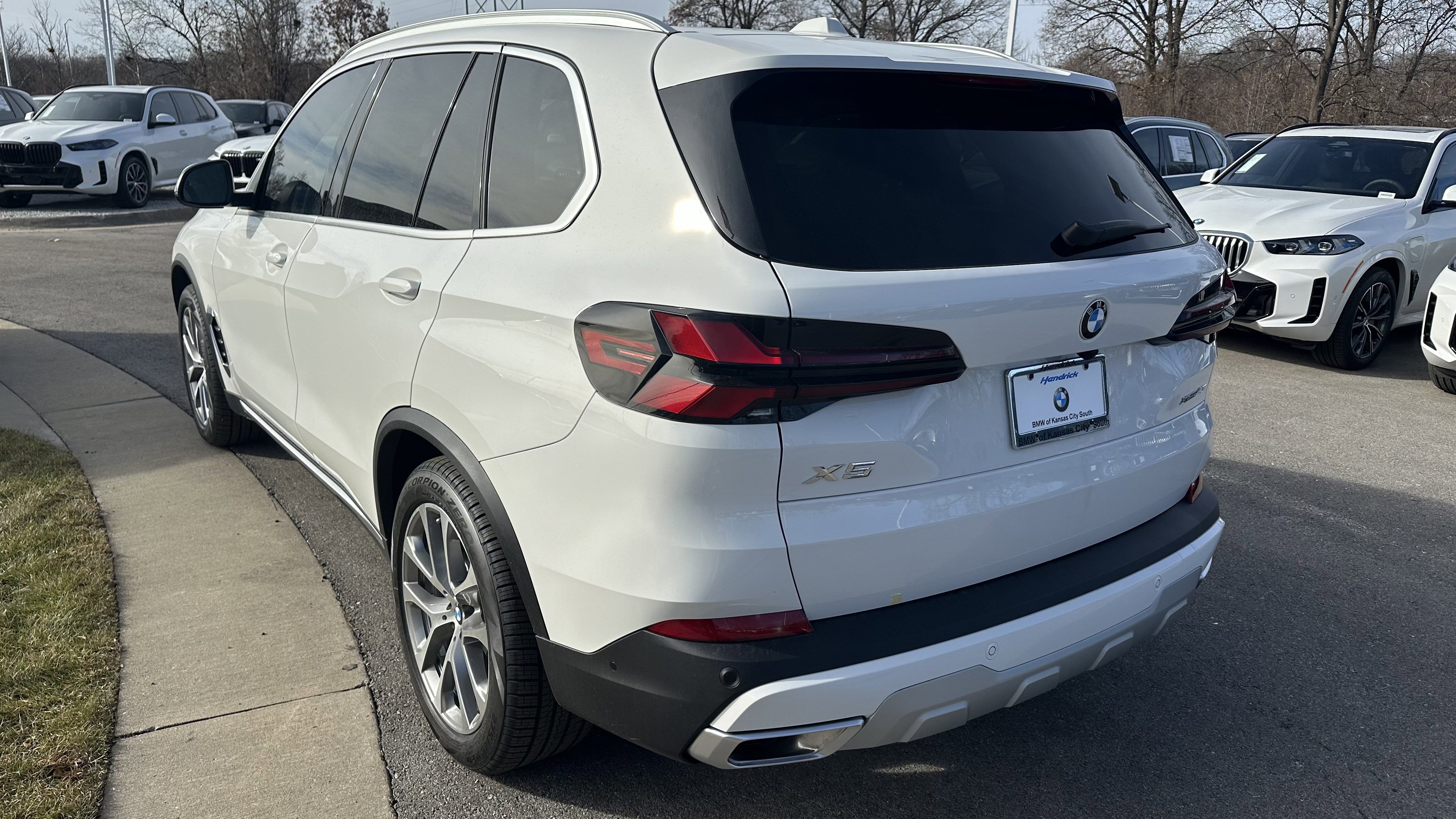 Used 2026 BMW X5 xDrive40i w/ Premium Package AWD/4WD image 8