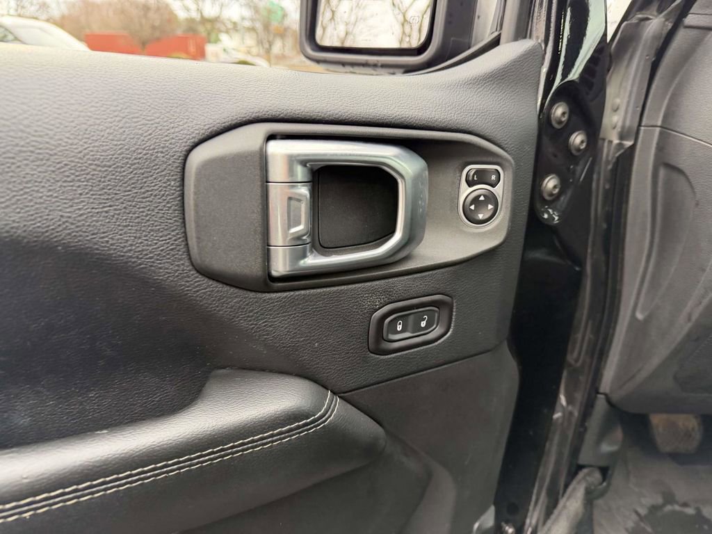 Used 2018 Jeep Wrangler Unlimited Sahara w/ Dual Top Group image 24