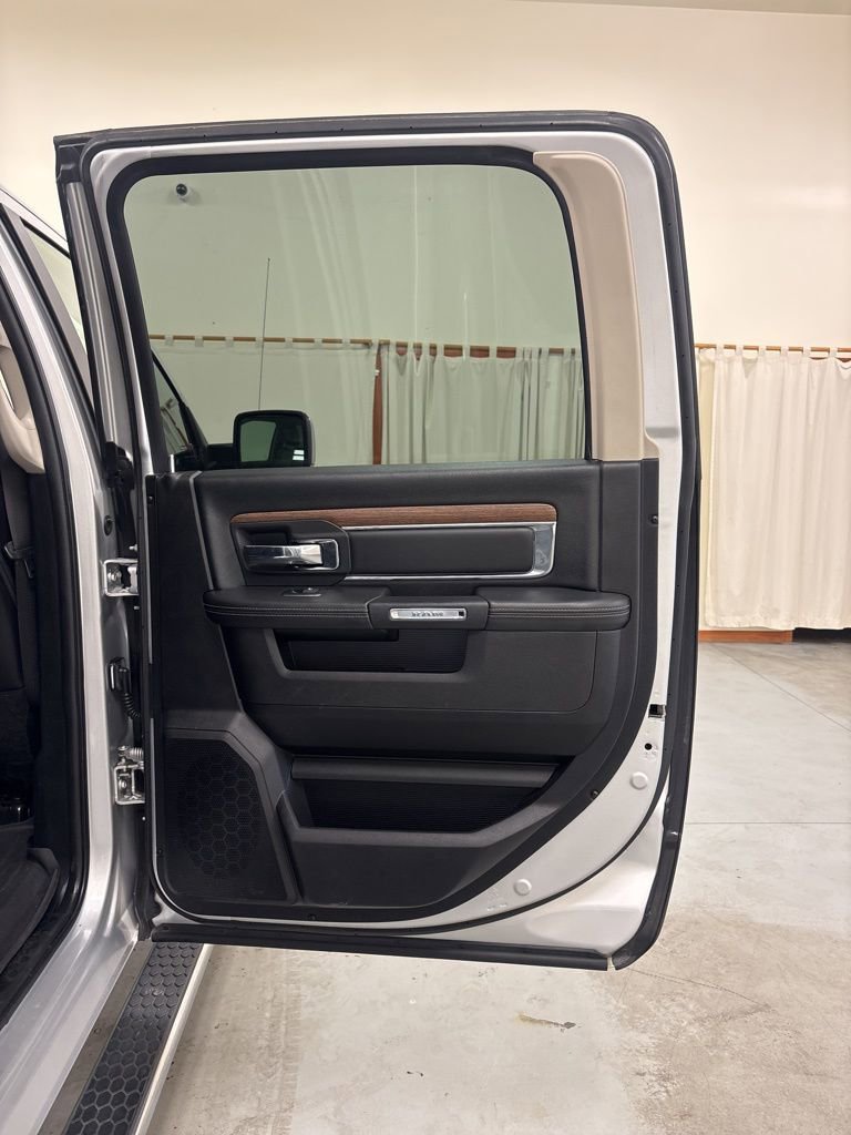 Used 2018 RAM 1500 Laramie w/ Convenience Group AWD/4WD image 31