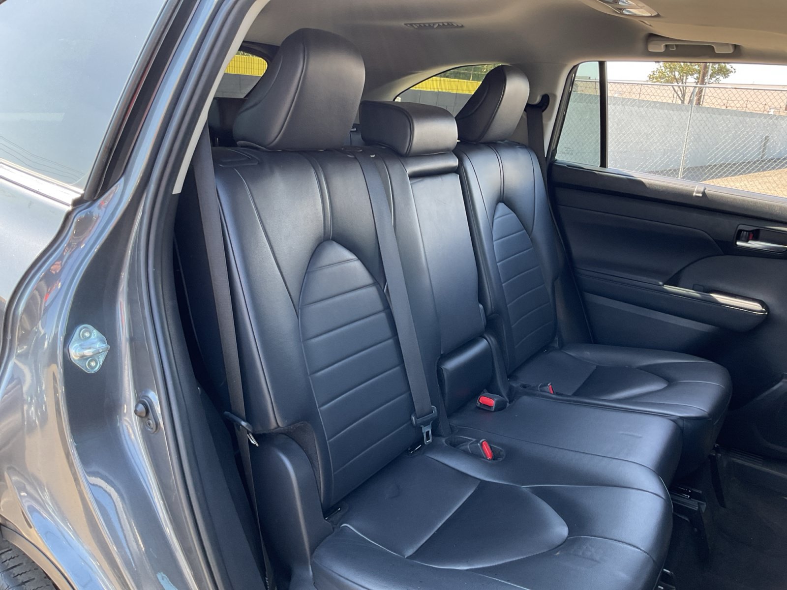 Used 2024 Toyota Highlander XLE FWD image 20