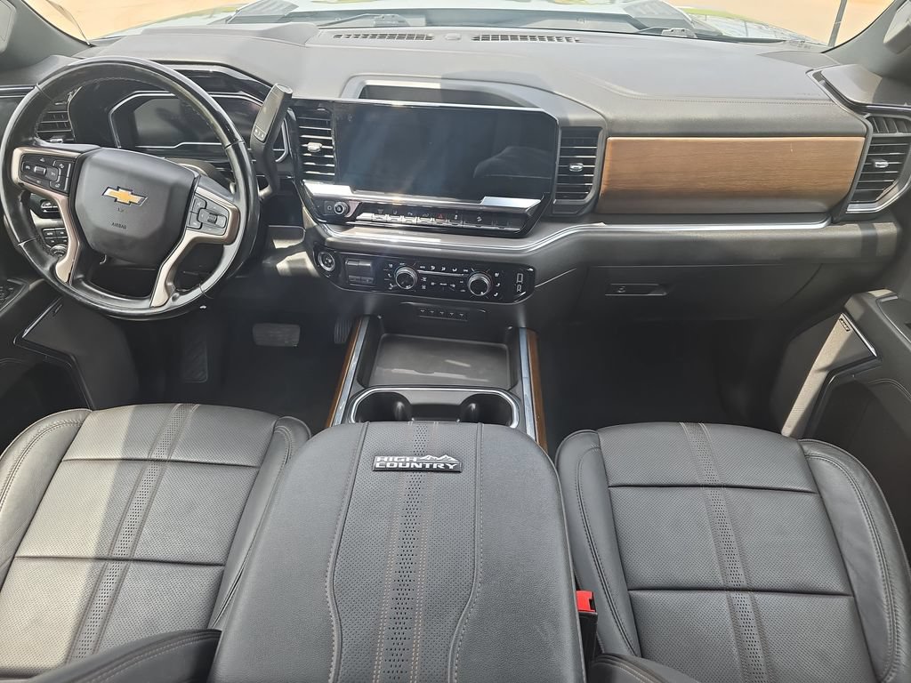 Used 2024 Chevrolet Silverado 3500 High Country w/ Technology Package AWD/4WD image 8