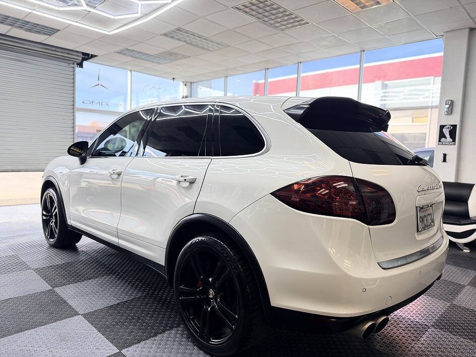 Used 2012 Porsche Cayenne Turbo AWD/4WD image 17