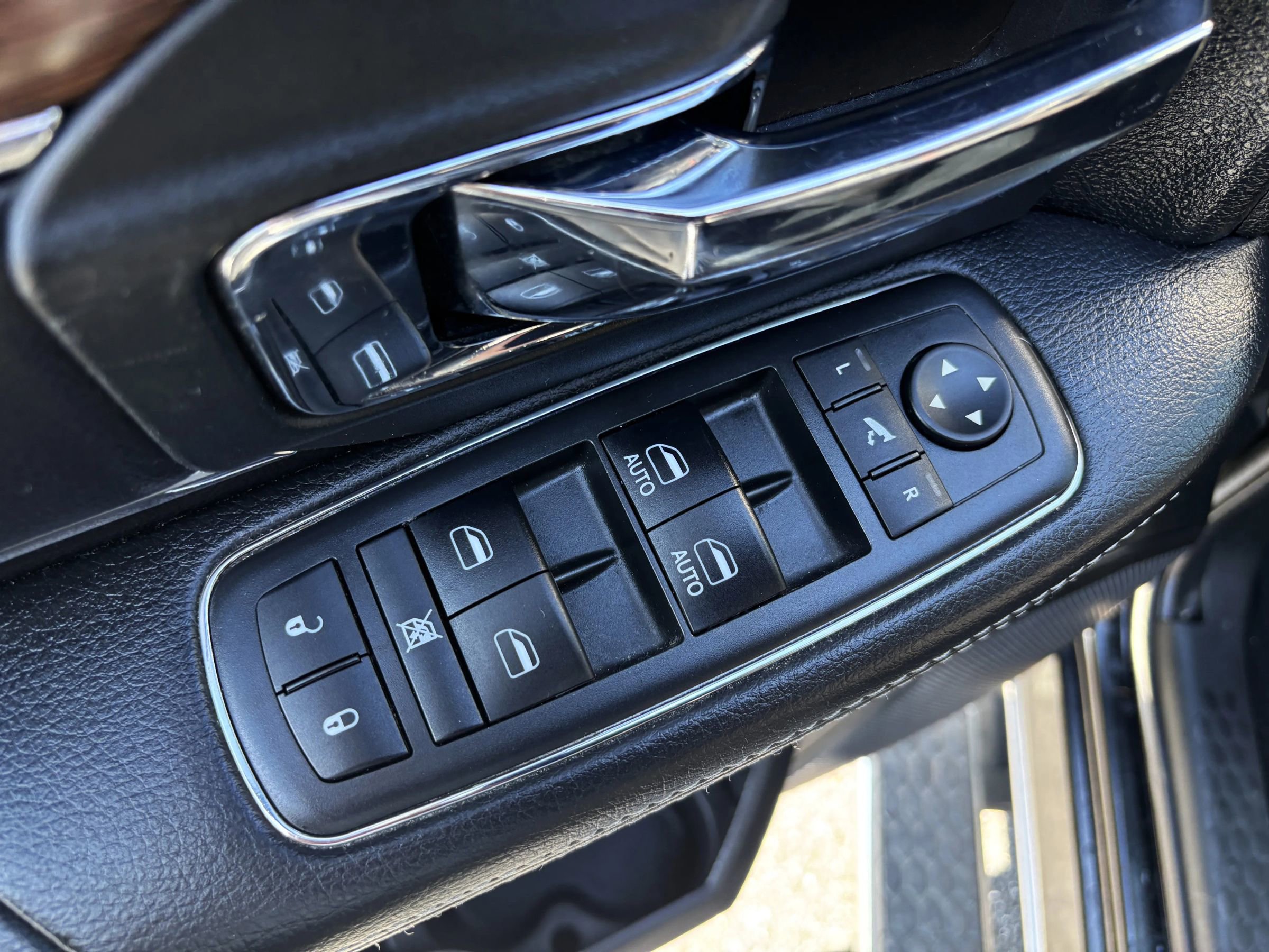 Used 2018 RAM 1500 Laramie w/ Convenience Group image 15