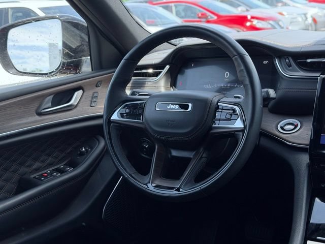 Used 2025 Jeep Grand Cherokee Summit AWD/4WD image 28