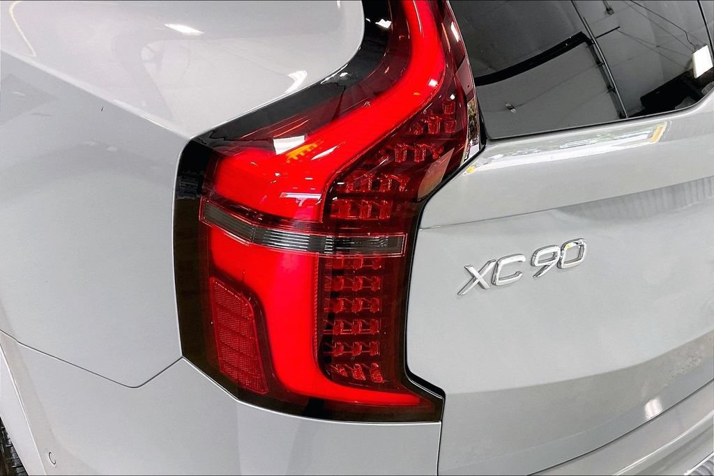 Certified 2025 Volvo XC90 B5 Ultra AWD/4WD image 24