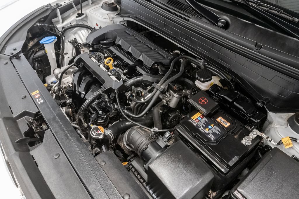 Used 2025 Hyundai Venue SEL FWD image 4