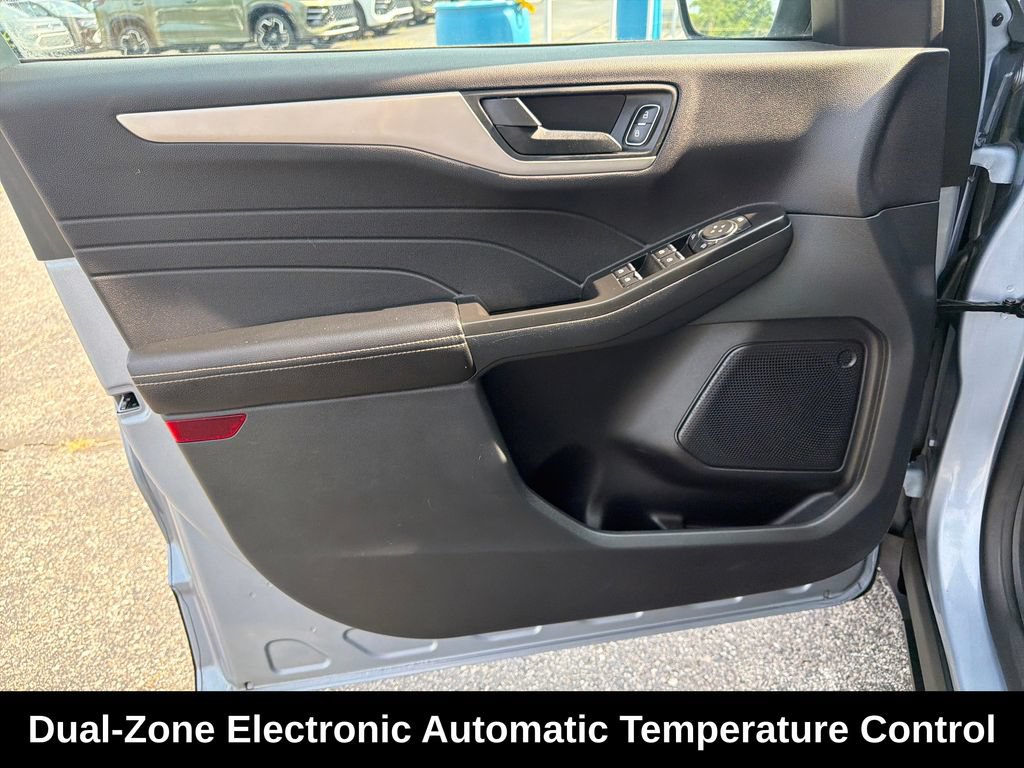 Used 2022 Ford Escape SE w/ Convenience Package FWD image 12