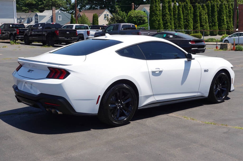 Used 2025 Ford Mustang GT RWD image 3