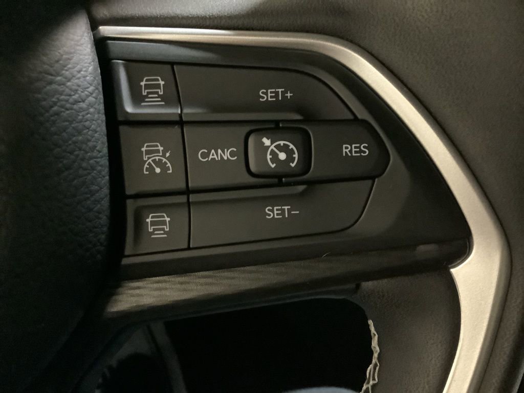 Used 2023 Jeep Grand Cherokee Altitude image 23