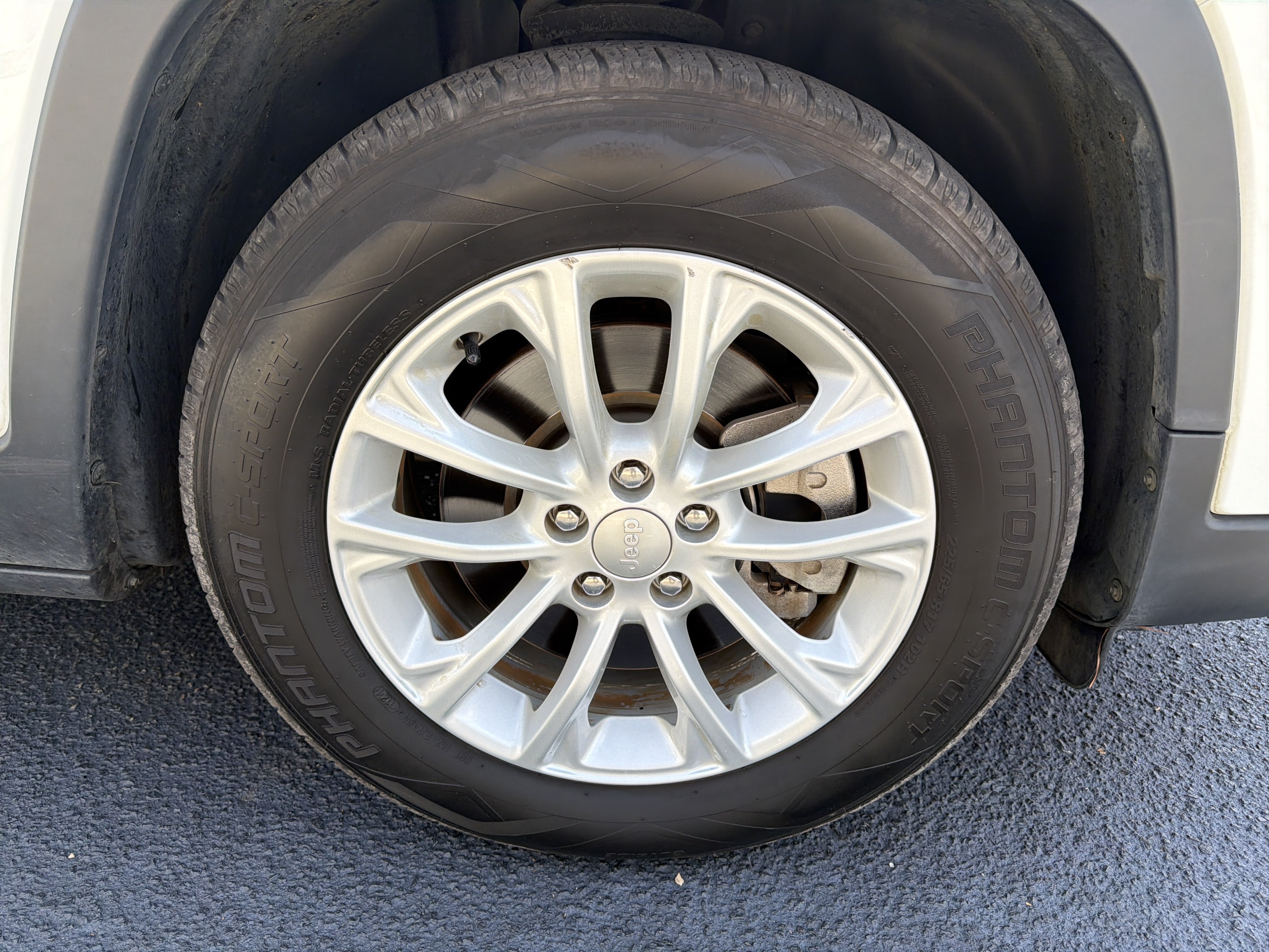 Used 2021 Jeep Cherokee Latitude FWD image 12