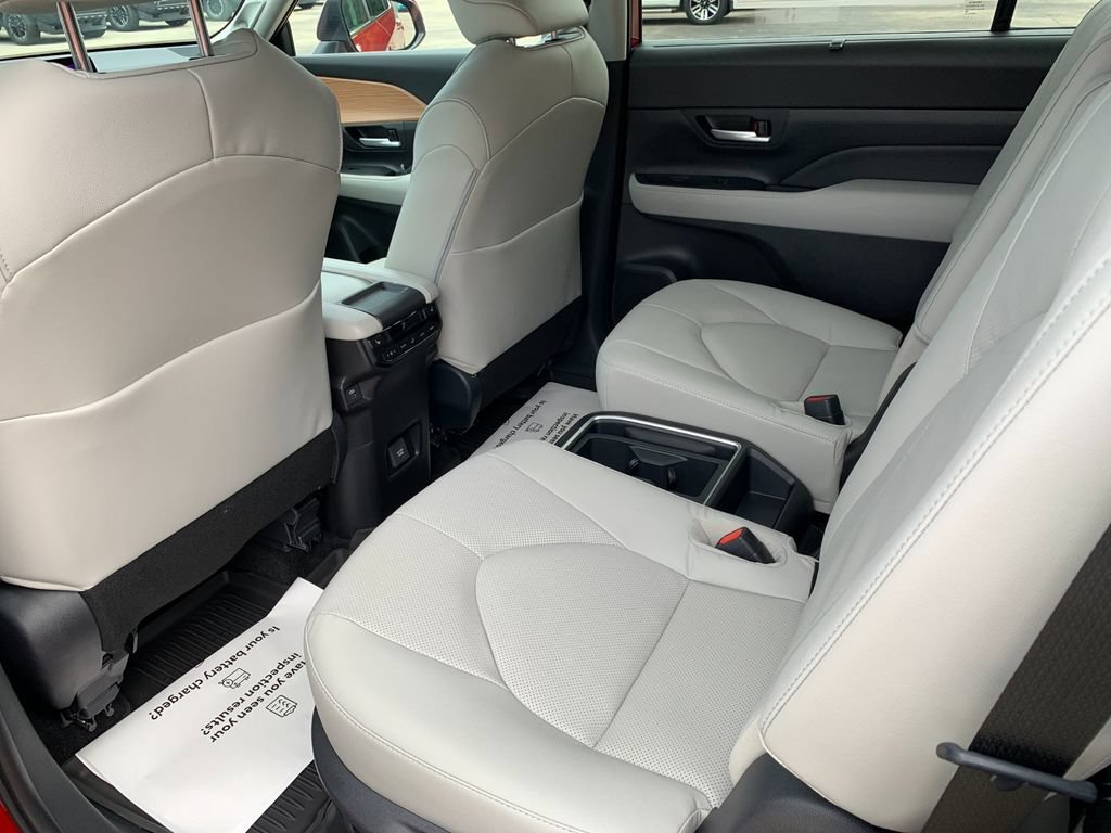 Used 2026 Toyota Grand Highlander AWD Hybrid image 14