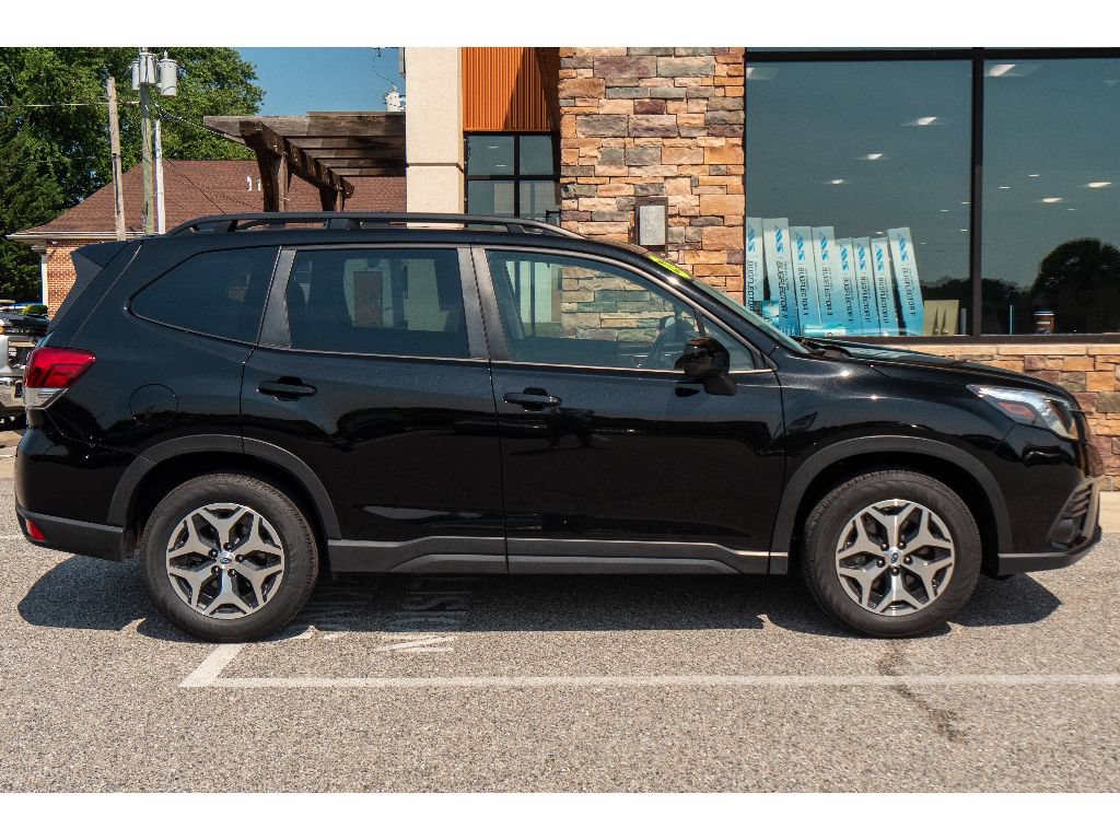 Used 2023 Subaru Forester Premium AWD/4WD image 2