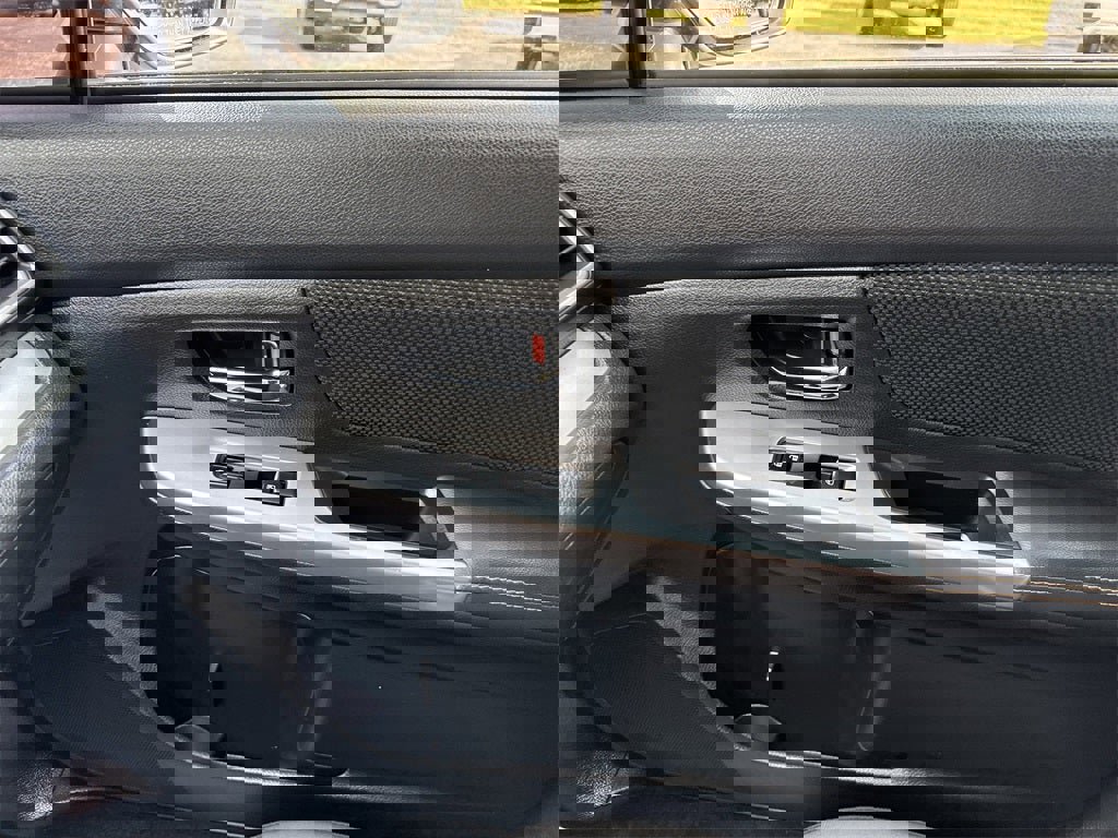 Used 2016 Subaru Crosstrek 2.0i Premium w/ Moonroof Package image 25