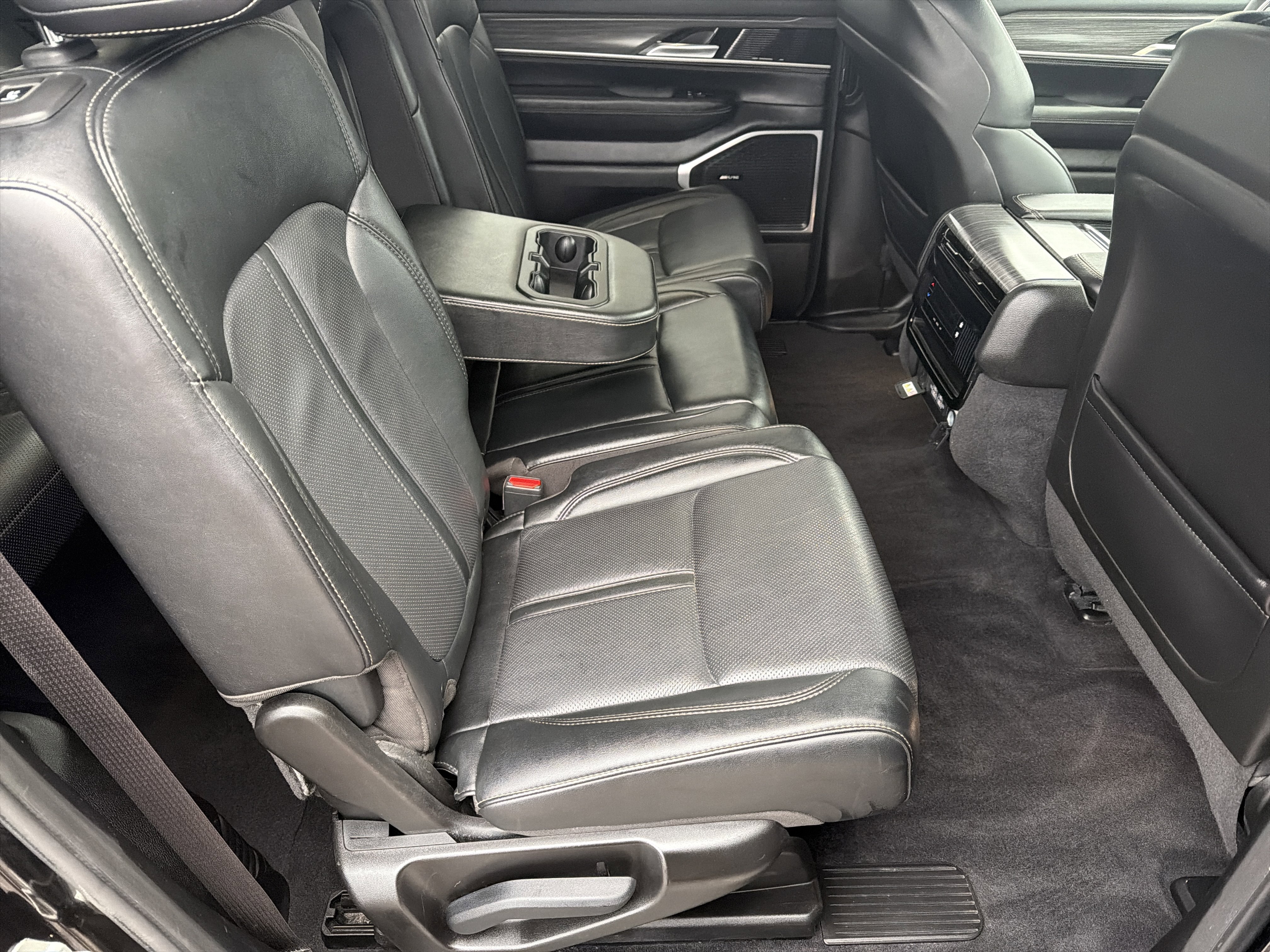 Used 2024 Jeep Wagoneer Series II w/ Flexible Seating Group image 17