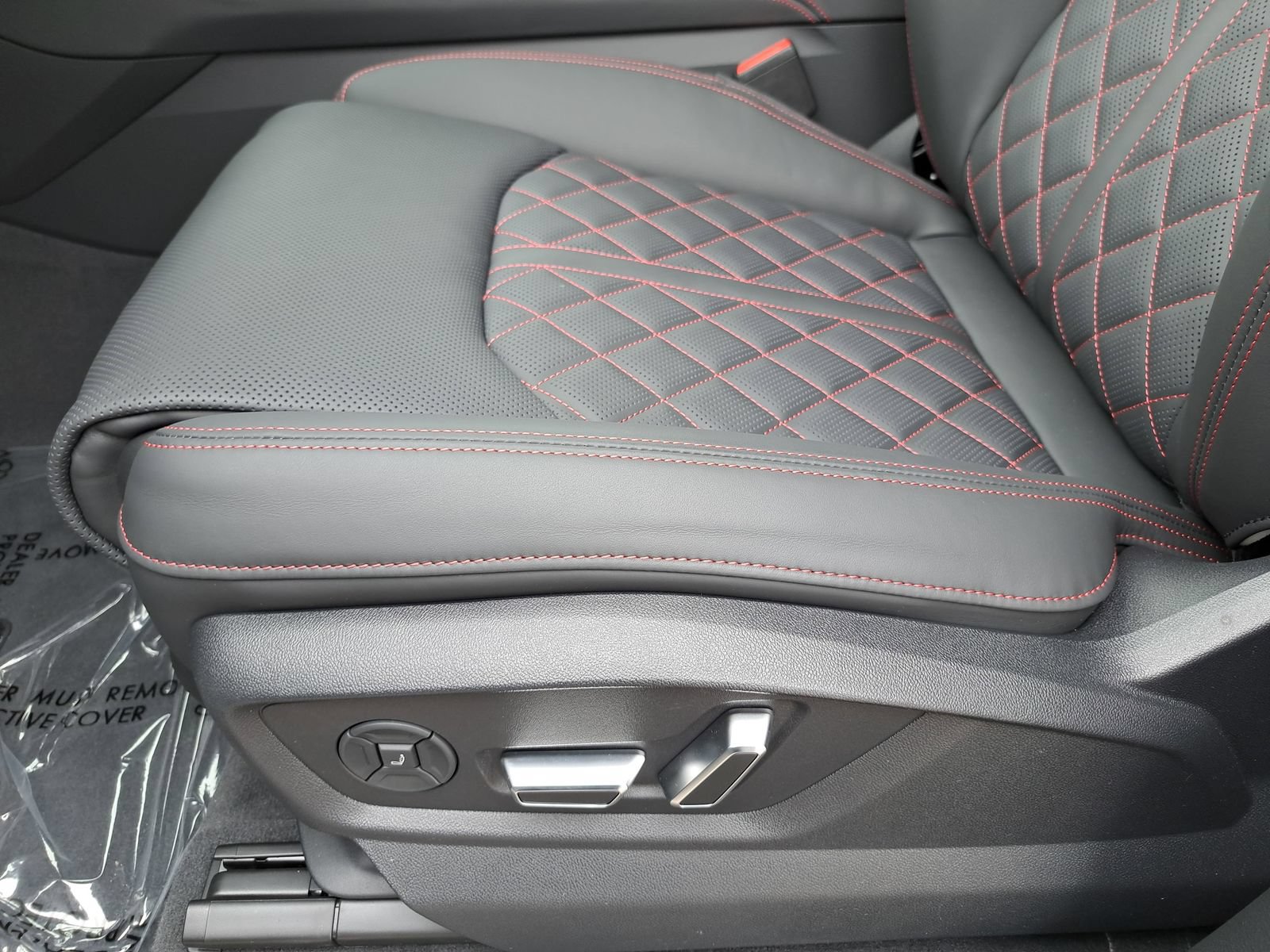 New 2026 Audi SQ7 Prestige AWD/4WD image 32