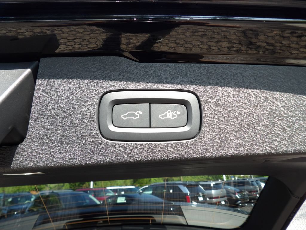 Certified 2026 Volvo V60 B5 Cross Country Ultra AWD/4WD image 17