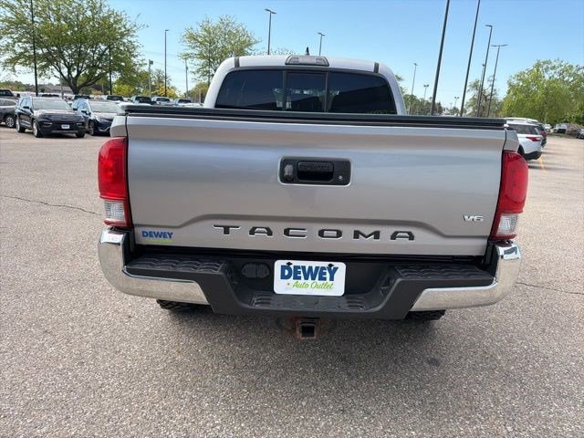 Used 2016 Toyota Tacoma TRD Off-Road AWD/4WD image 4