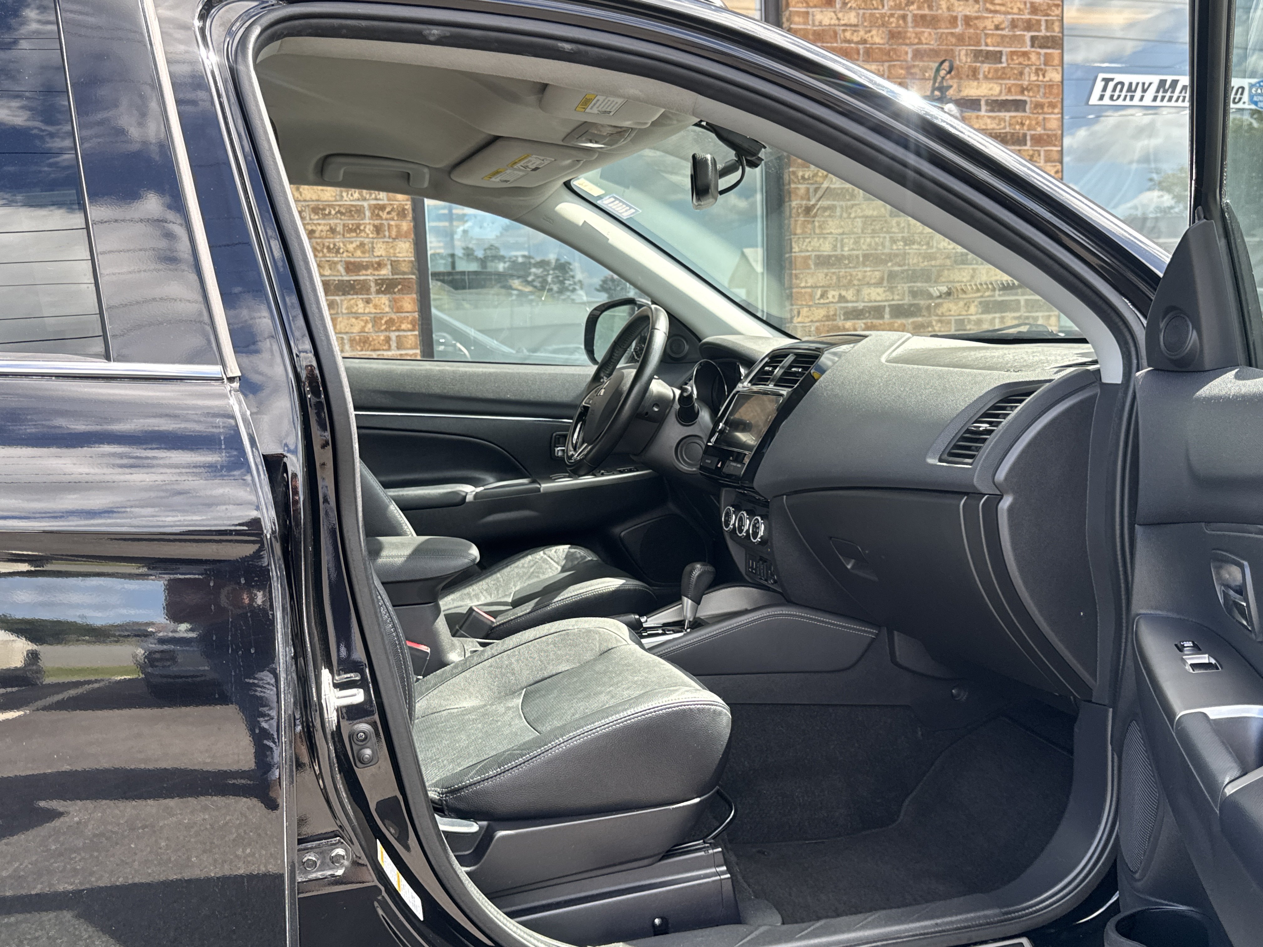 Used 2018 Mitsubishi Outlander Sport SEL AWD/4WD image 16