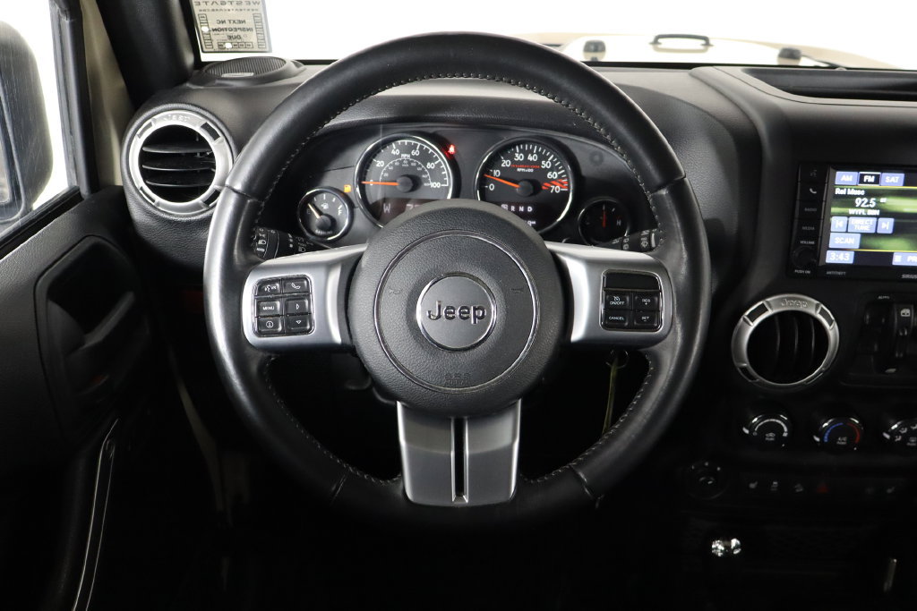Used 2016 Jeep Wrangler Unlimited Rubicon AWD/4WD image 13