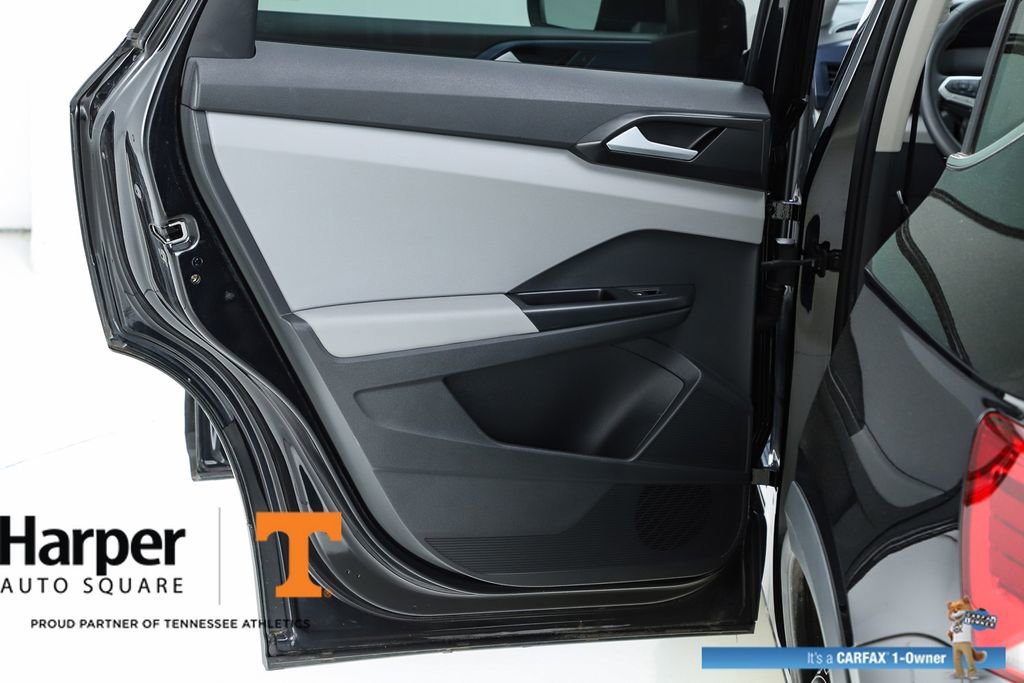 Used 2023 Volkswagen Taos SE w/ Panoramic Sunroof Package image 17