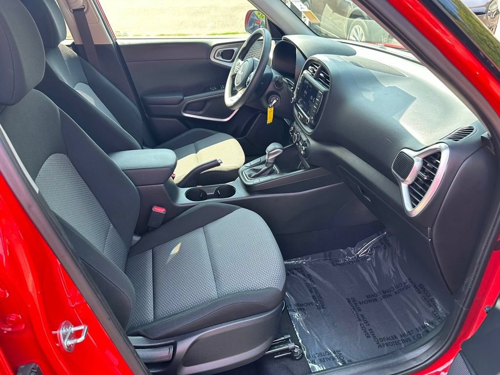 Used 2023 Kia Soul LX w/ LX Technology Package FWD image 12