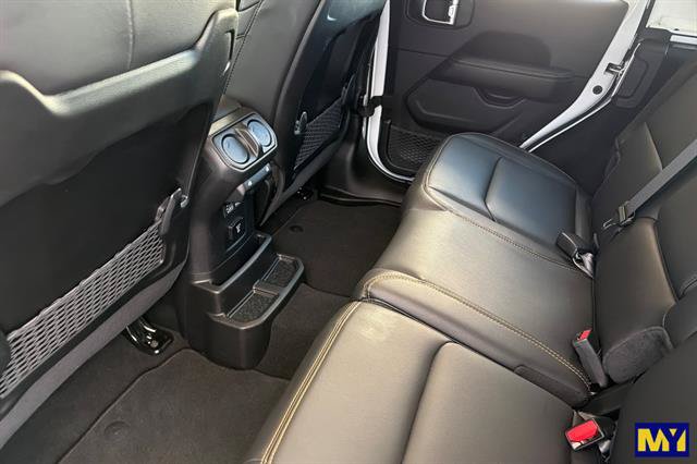 Used 2026 Jeep Wrangler Unlimited Sahara AWD/4WD image 14