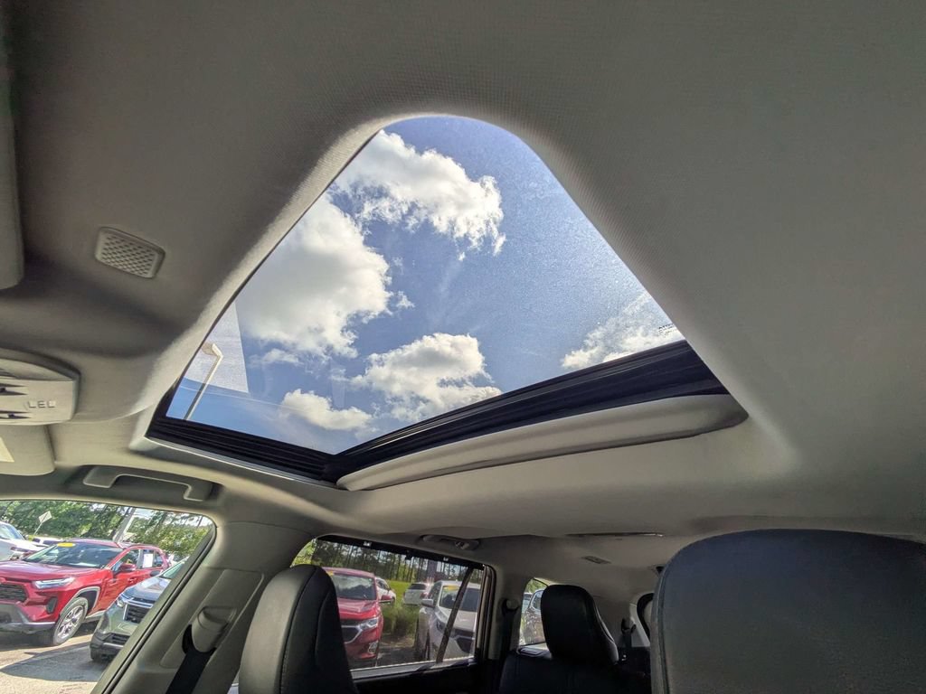 Used 2021 Toyota Highlander Limited FWD image 22