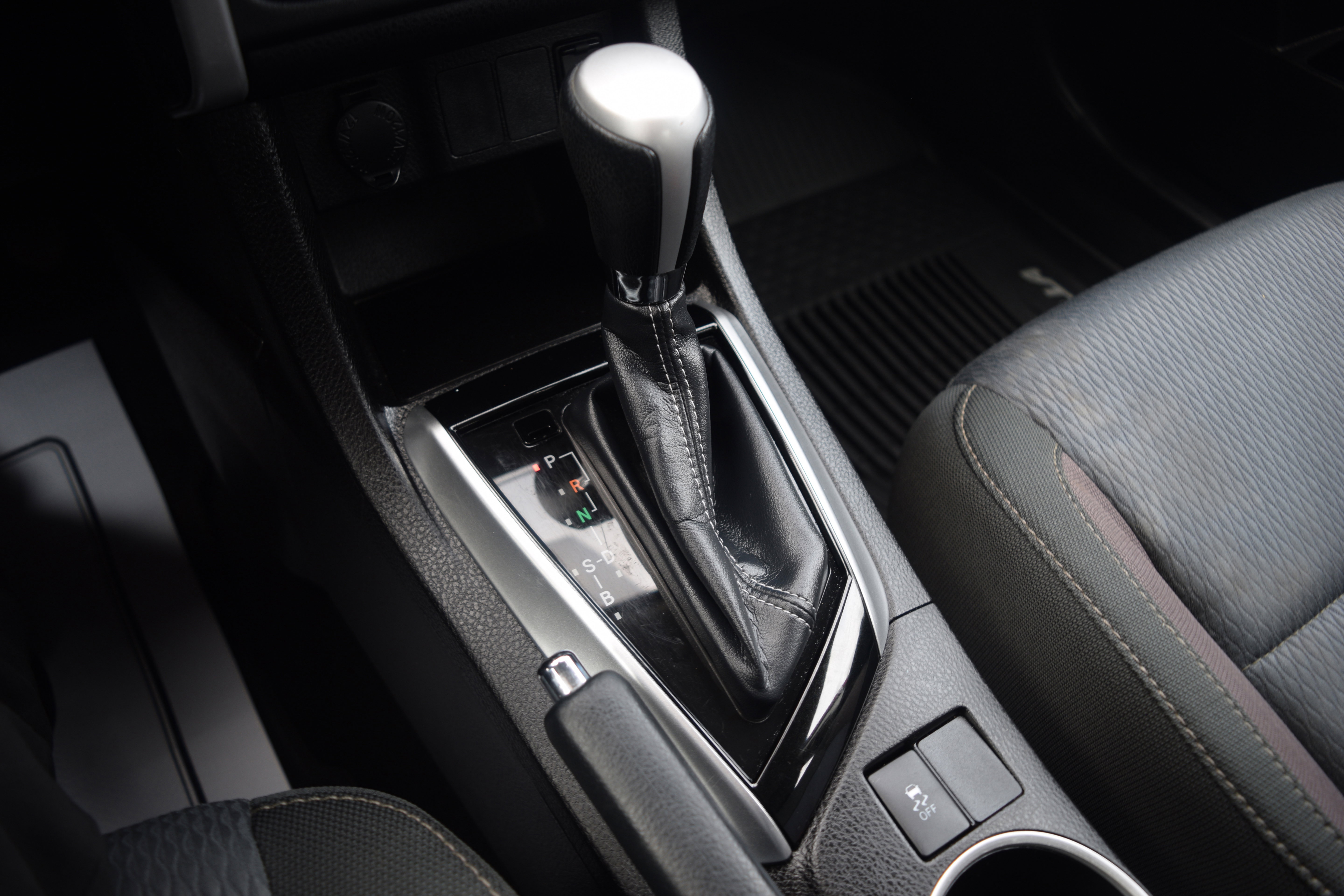 Used 2018 Toyota Corolla LE image 12