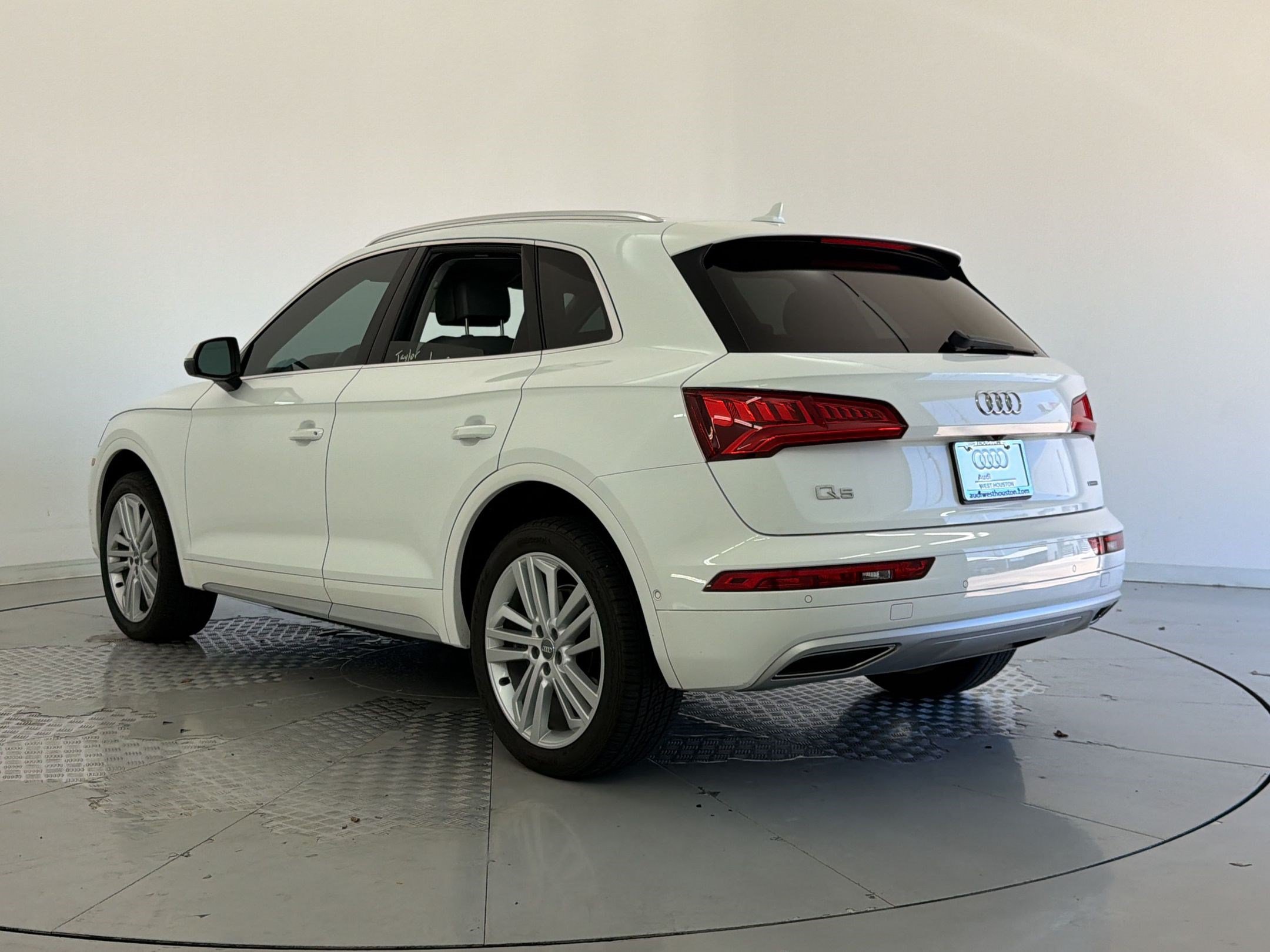 Used 2019 Audi Q5 Prestige w/ Prestige Package AWD/4WD image 3