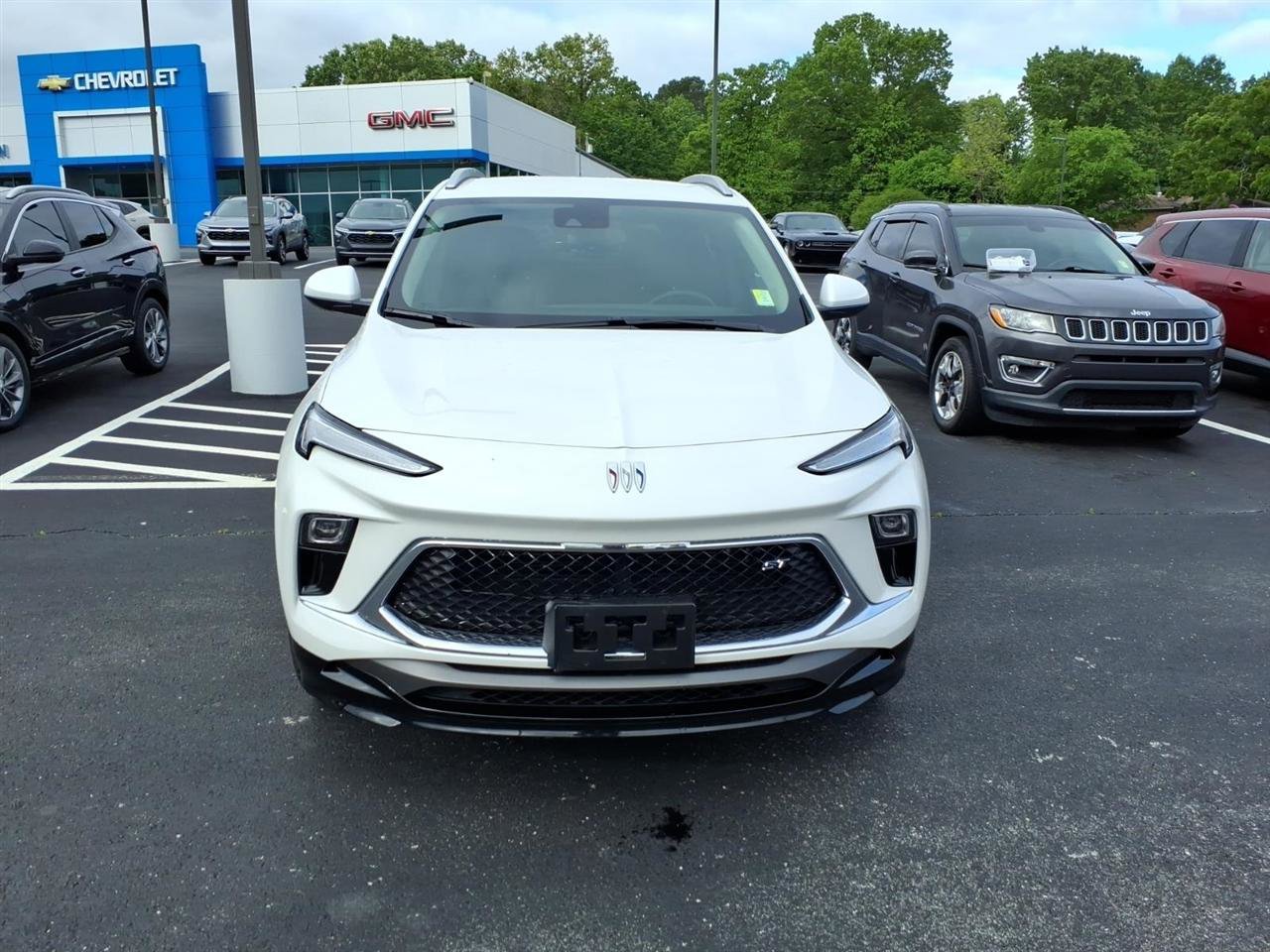 Used 2024 Buick Encore GX Sport Touring w/ Comfort Package FWD image 2