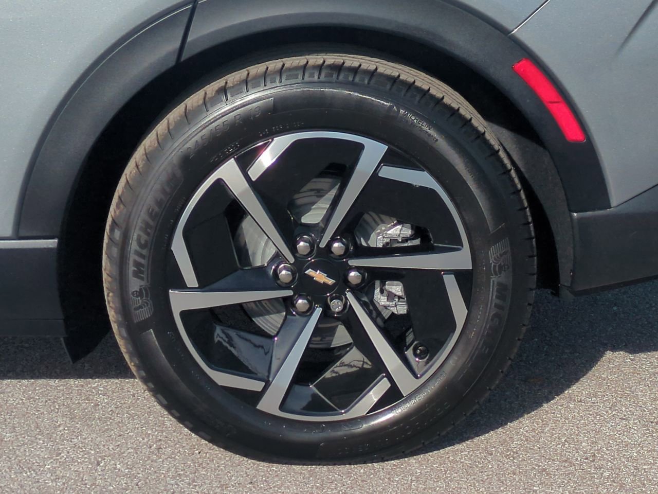 New 2026 Chevrolet Equinox EV LT FWD image 32