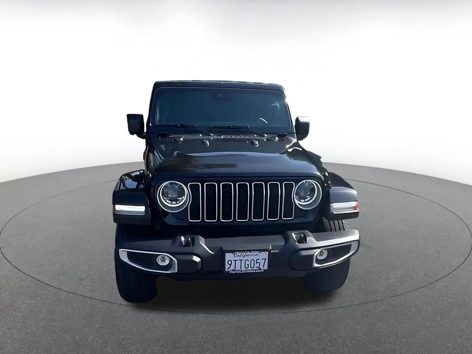 Used 2025 Jeep Wrangler Unlimited Sahara AWD/4WD image 4