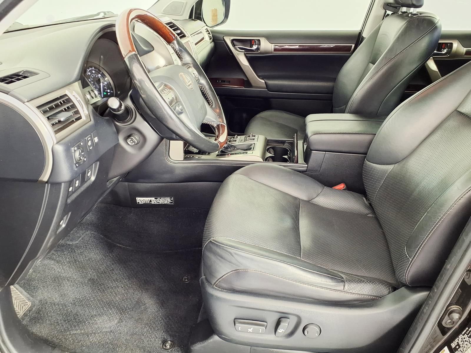 Used 2018 Lexus GX 460 Luxury w/ Preferred Accessory Package image 12